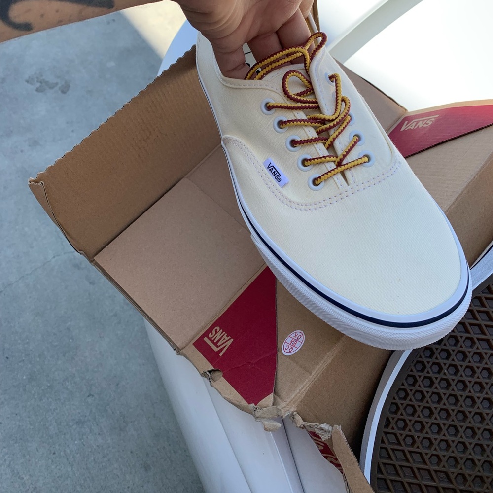 Vans Skate Authentic Men's Off White Low Athletic Skate Lifestyle Sneakers Shoes